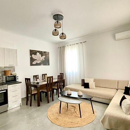 Emanouela'S Apartement In The Center Of Adamas 외부 사진